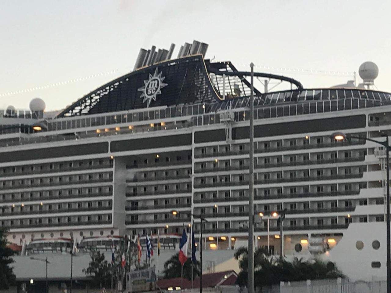 Hotel Saint John Perse ポワンタピートル エクステリア 写真